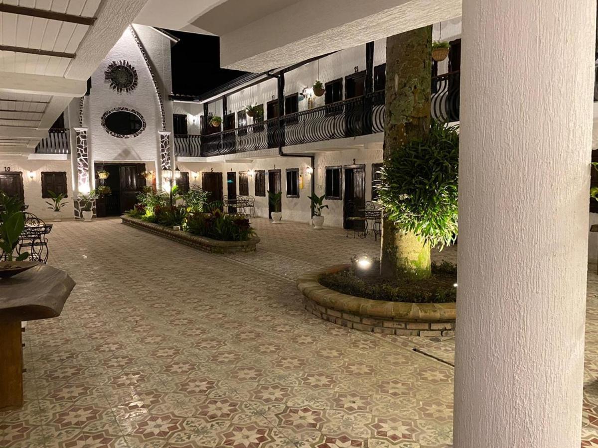 Casa Hotel Las Orquideas سيركاسيا المظهر الخارجي الصورة