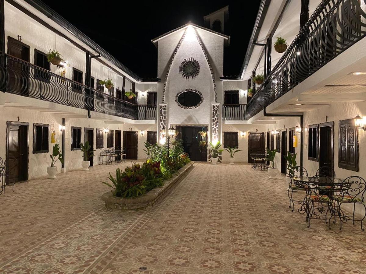 Casa Hotel Las Orquideas سيركاسيا المظهر الخارجي الصورة
