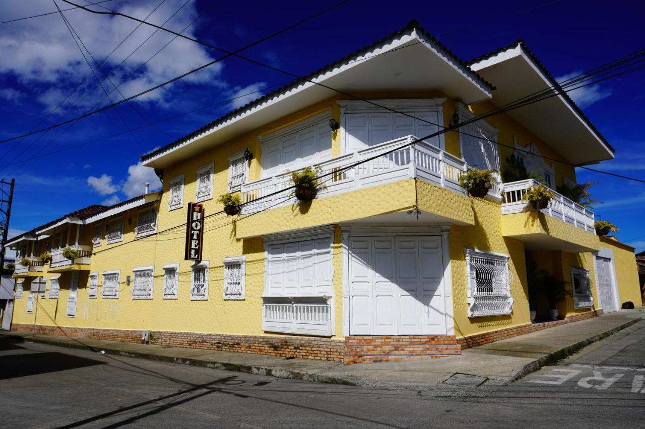 Casa Hotel Las Orquideas سيركاسيا المظهر الخارجي الصورة